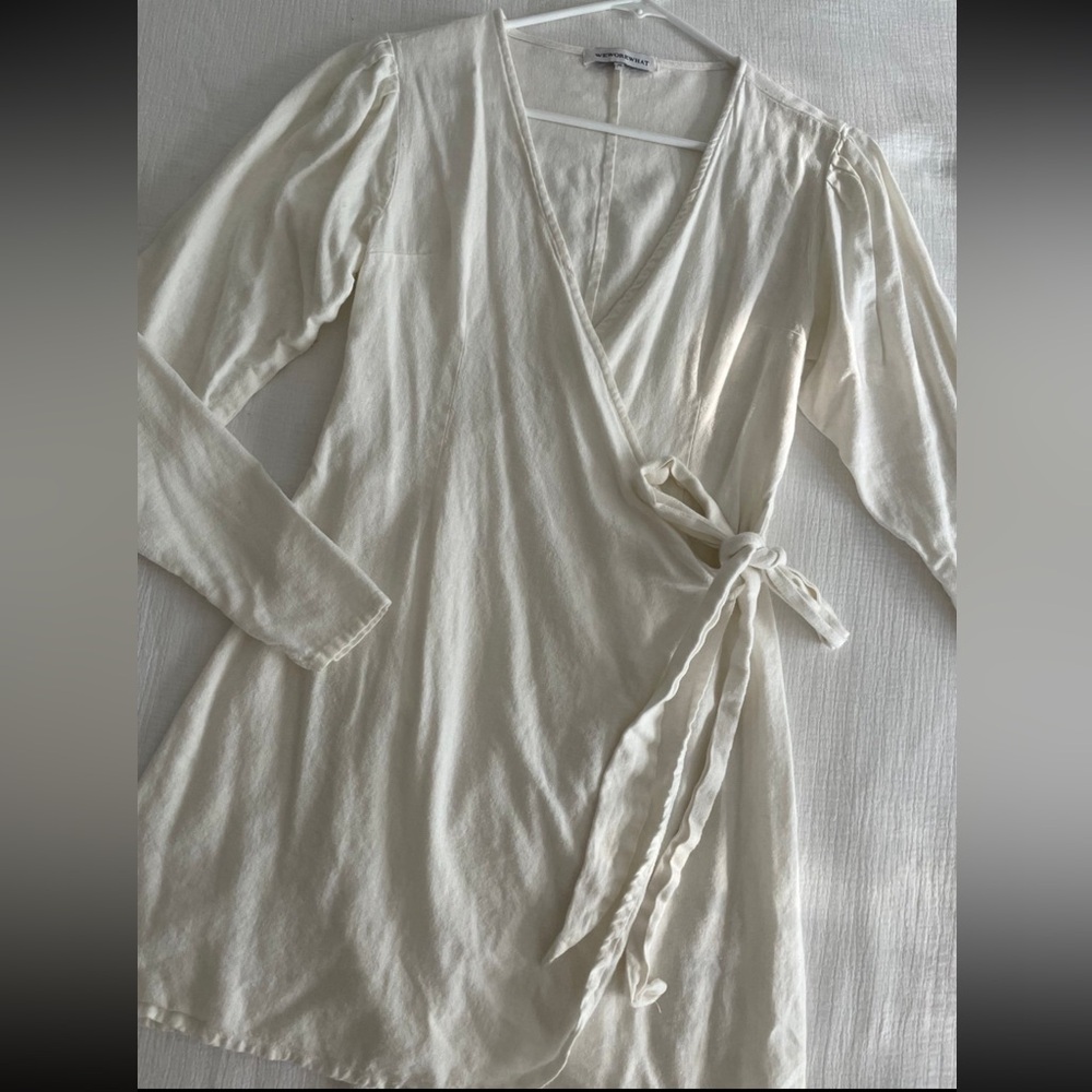 WeWoreWhat Cream V-Neck Top